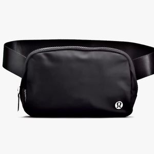 Lululemon Everywhere Black Belt Bag 1L